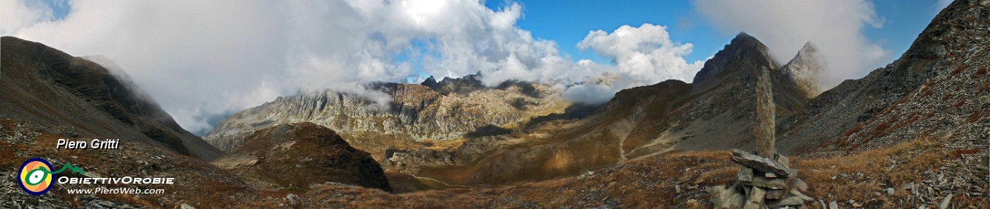 69 Vista tra Farno a sx , Becco in centro e Cime di Valsanguigno a dx.jpg